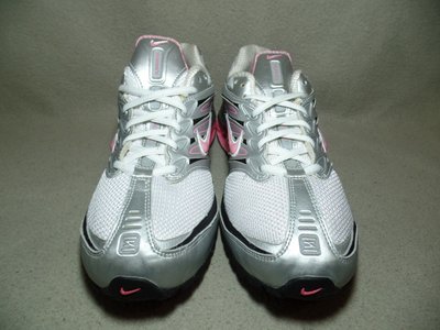 NIKE SHOX GO Wmns White Mtllc Pink-b.jpg