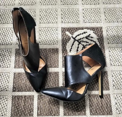 B) designer high heel in soft leather<br />.